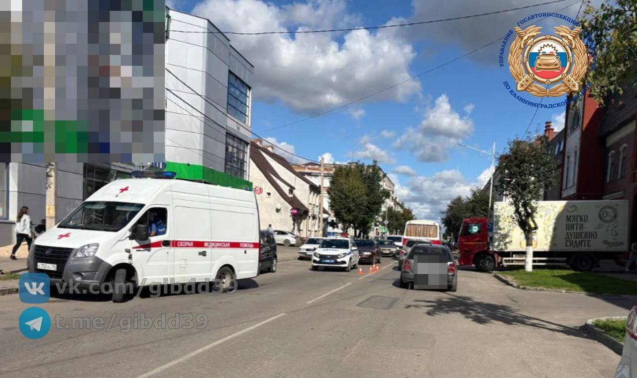 В Гусеве на улице Победы автомобиль сбил пенсионерку вне пешеходного перехода