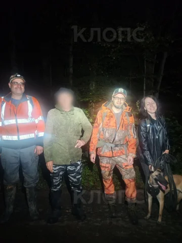 Мужчину вывели из леса примерно в три часа ночи.