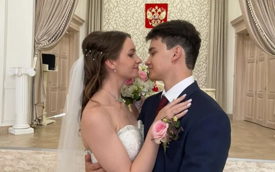 В последние августовские дни четыре пары связали себя узами брака в гусевском ЗАГСе