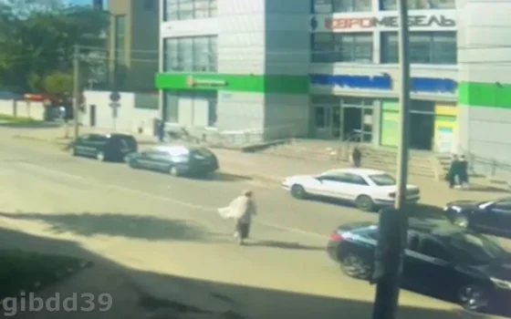 Видео с места ДТП у «Гринвеста» с участием пешехода