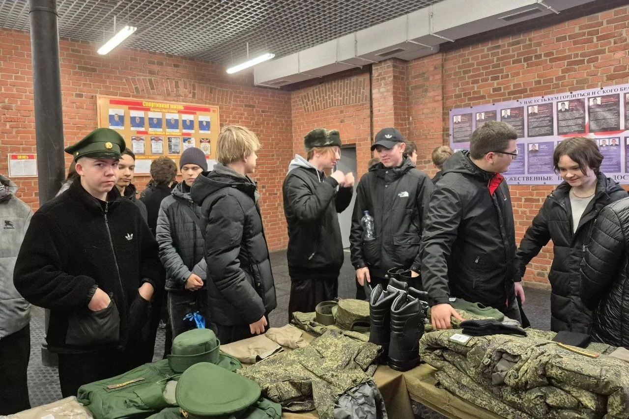 В День призывника старшеклассники Гусевского округа познакомились с армейской жизнью