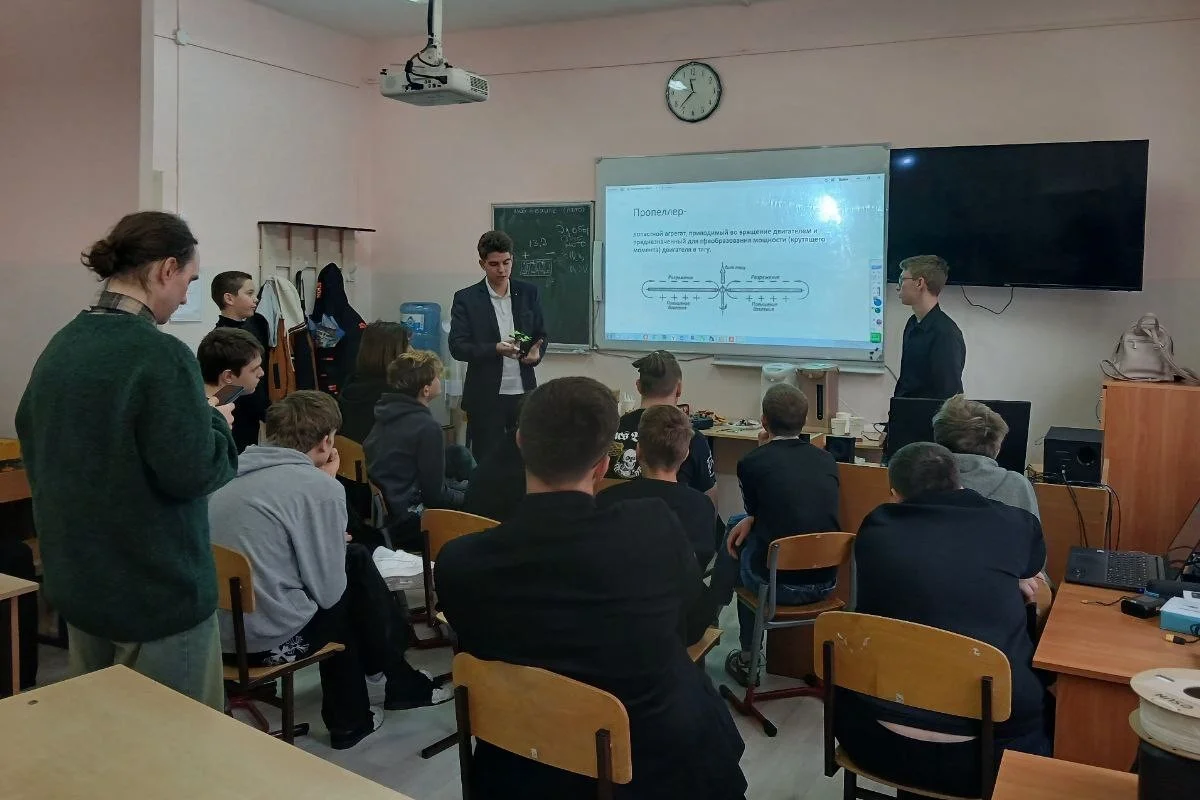 В Детско-юношеском центре Гусева проходит образовательный интенсив по беспилотникам