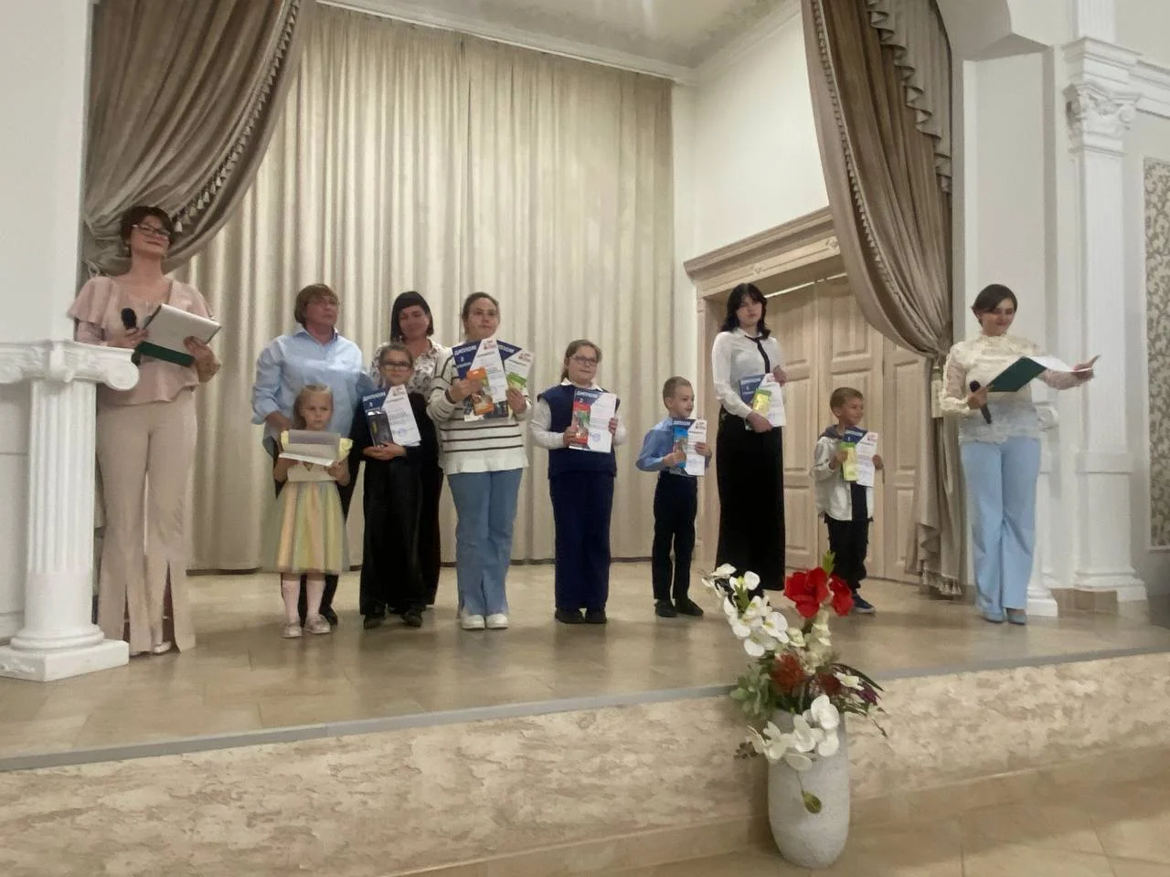 В Гусеве наградили победителей муниципального конкурса рисунков ко Дню отца