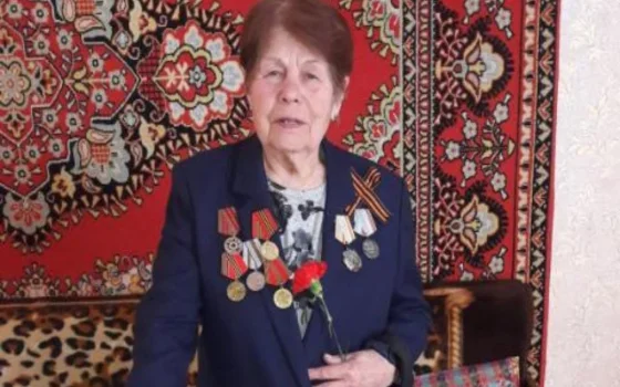 Ветеран труда Нина Пятова отмечает 95-летний юбилей