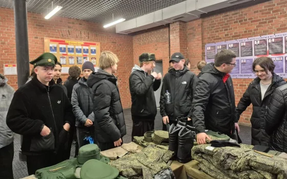 В День призывника старшеклассники Гусевского округа познакомились с армейской жизнью