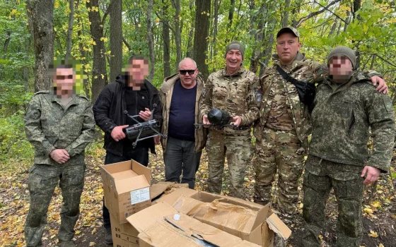 Жители Гусева отправили бойцам дроны и письма от детей