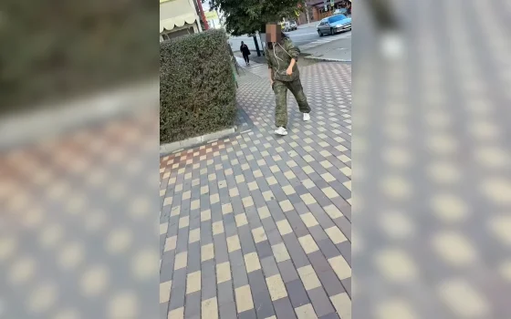 Жители Гусева жалуются на агрессивную женщину, которая пристает к прохожим