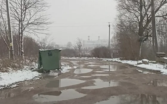 «Как после бомбежки»: жители улицы Южной в Гусеве пожаловались на состояние дороги