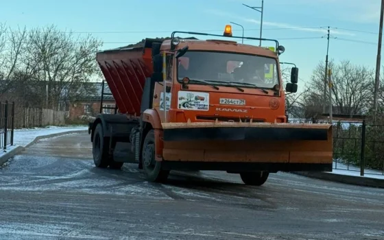 В Гусеве коммунальщики начали круглосуточную обработку дорог от гололеда