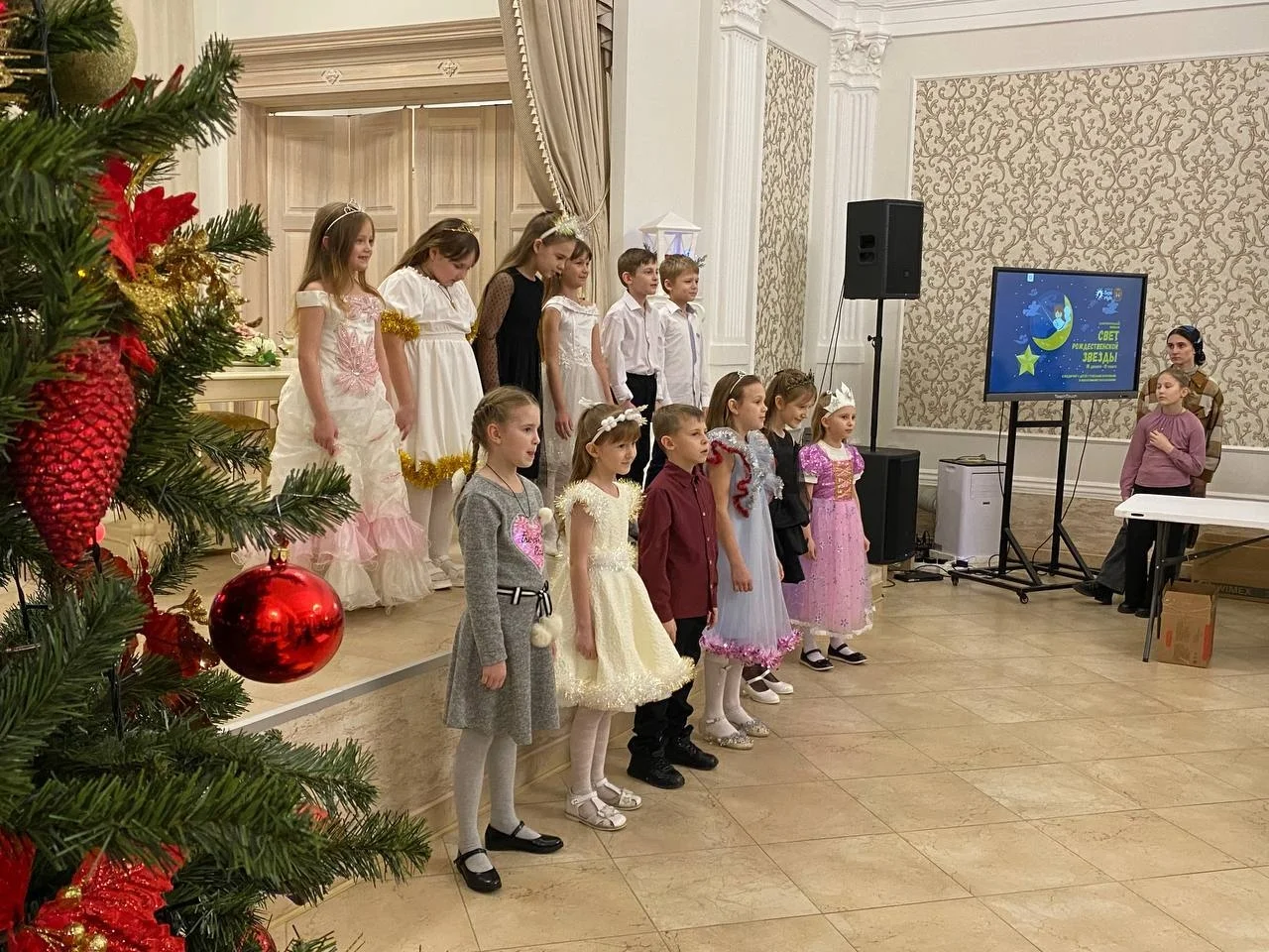 В ДЮЦ прошла благотворительная ярмарка в рамках марафона «Свет рождественской звезды»