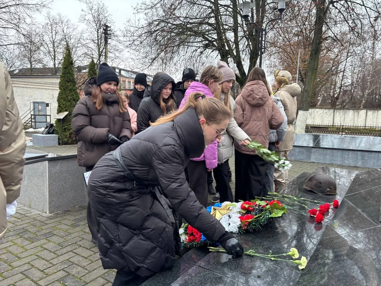 В Гусевском округе прошло единовременное возложение цветов к мемориалам и захоронениям