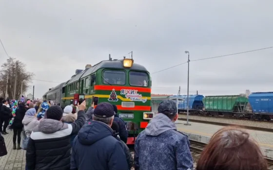 В Гусев прибыл новогодний поезд с Дедом Морозом и Снегурочкой