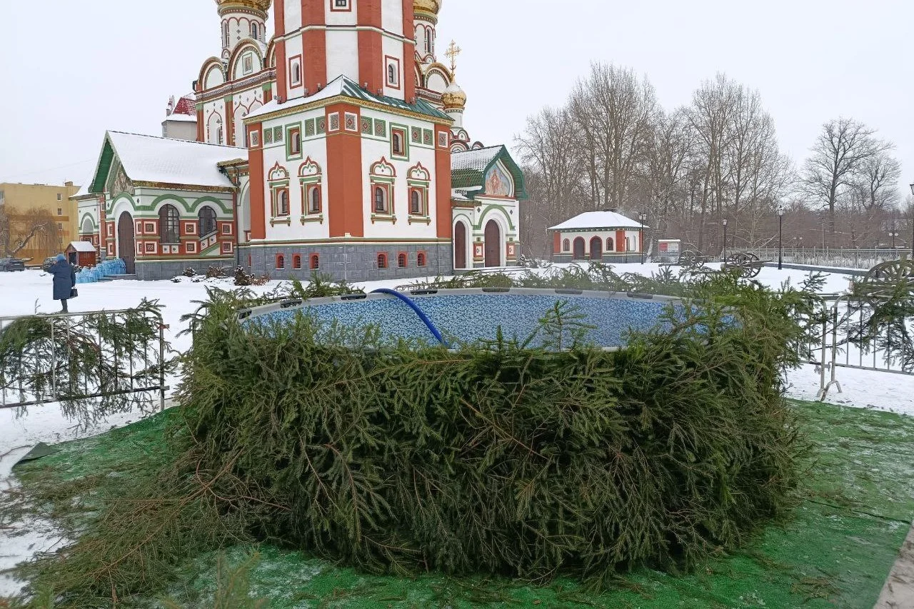 В Гусеве завершили установку купели для предстоящих Крещенских купаний