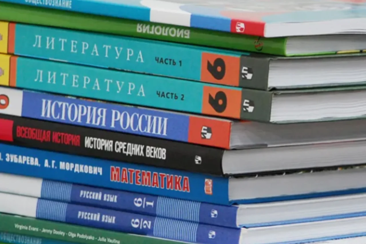 Гусевские школы получат новые учебники в рамках национального проекта