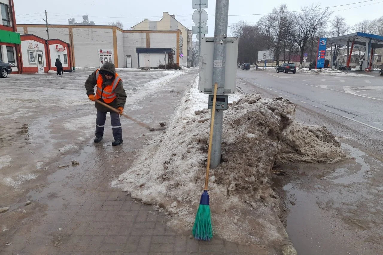 Приближение весны прибавило работы коммунальщикам в Гусеве