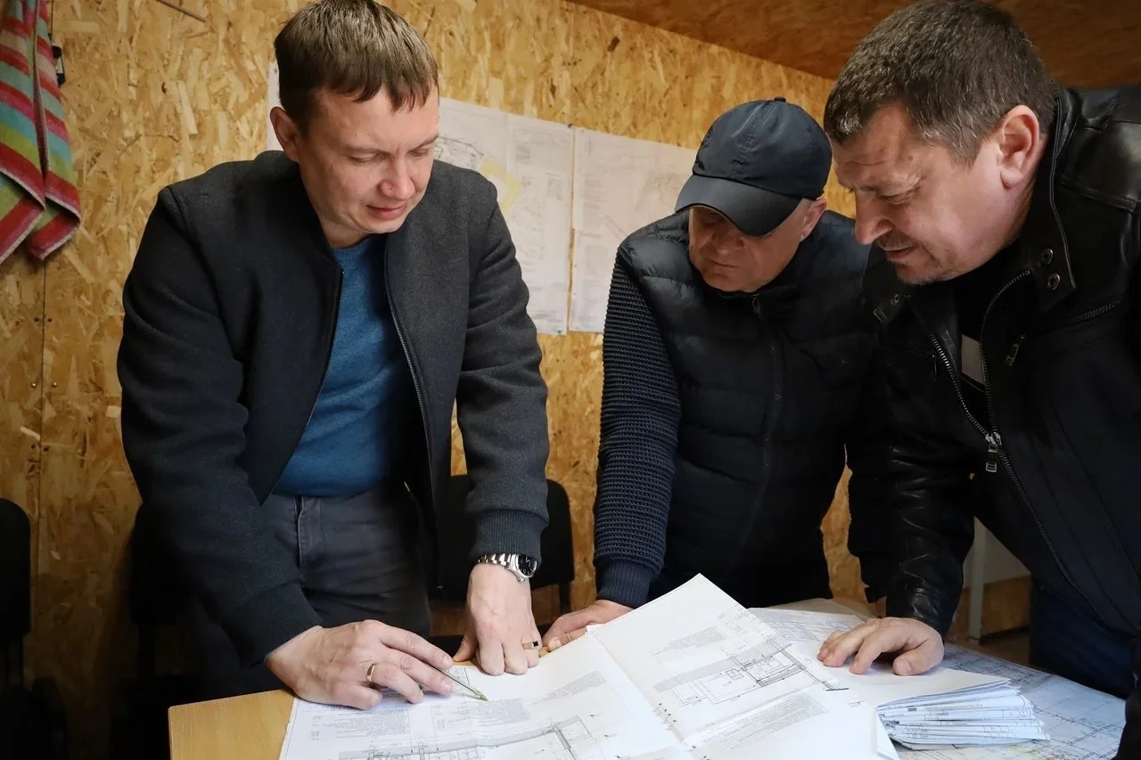 Павел Нефёдов проинспектировал возобновление стройки спортзала в школе № 1