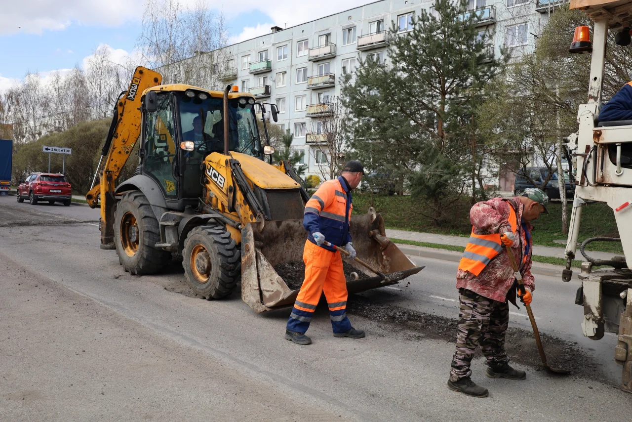 В Гусеве приступили к ямочному ремонту муниципальных дорог