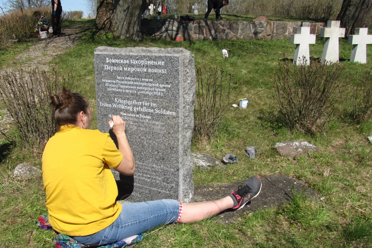 Добровольцы привели в порядок воинские мемориалы в Первомайском и под Кубановкой