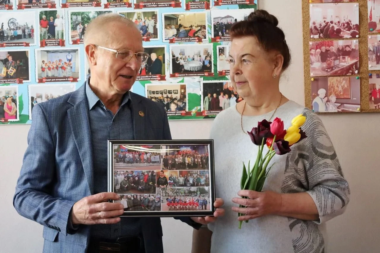 Сегодня принимает поздравления почётный гражданин города Гусева Раиса Алёшина
