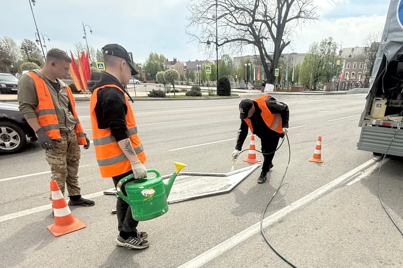 В городе продолжают обновлять дорожную разметку