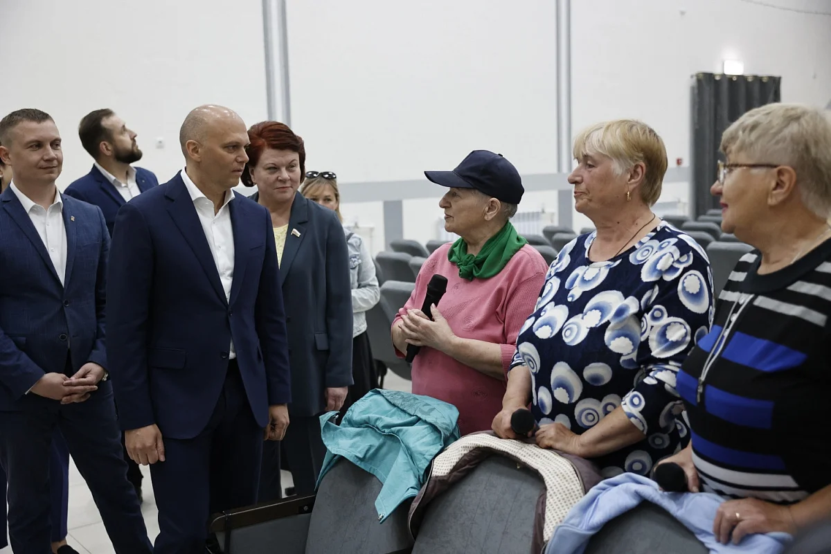 Губернатор оценил социальную инфраструктуру поселков Гусевского округа