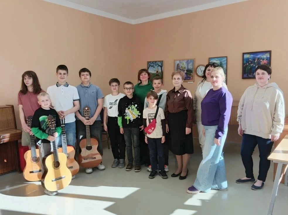 В Детской школе искусств Гусева прошла теплая встреча любителей гитары