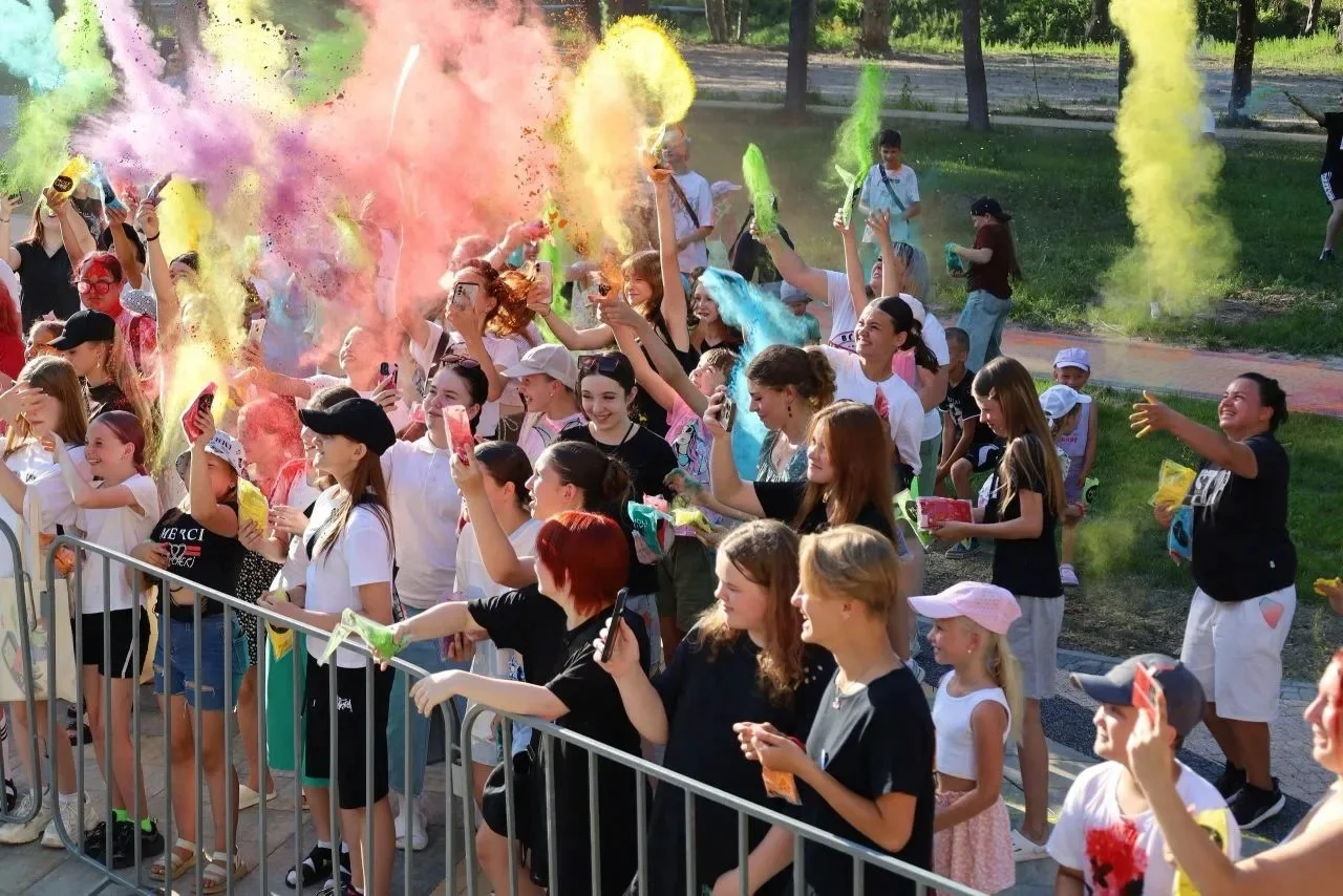 Яркий праздник молодежи прошел в гусевском парке