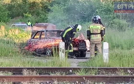 В Гусеве рядом с железной дорогой взорвался и сгорел автомобиль