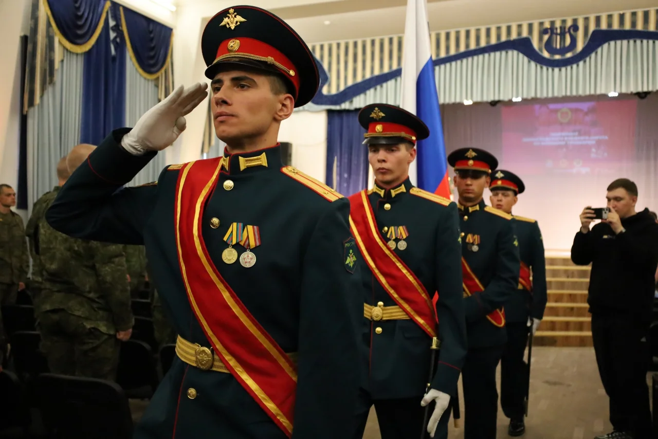 В Гусеве торжественно открыли чемпионат Ленинградского военного округа по троеборью
