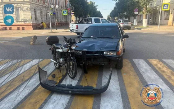 В Гусеве на перекрёстке улиц Победы и Менделеева столкнулись автомобиль и мотоцикл