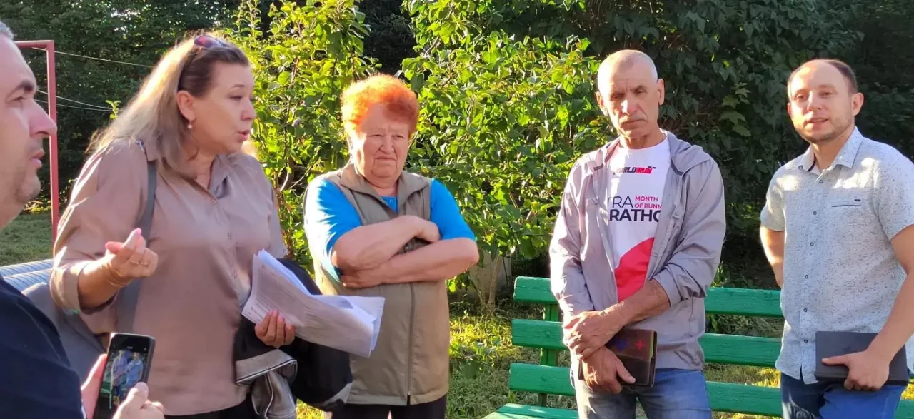 Говорили о том, что реально мешает жить: Владимир Орешко провёл встречу с местными жителями