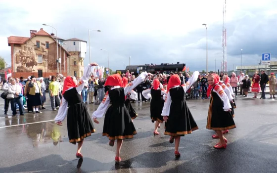Фестиваль на привокзальной площади Гусева собрал лучшие коллективы Янтарного края