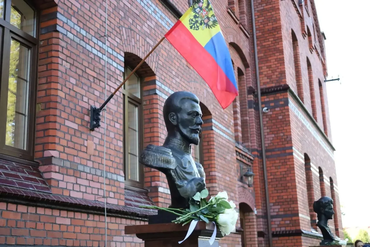 В Гусевском музее увековечили память Николая II и Александры Фёдоровны