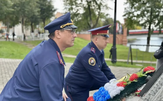 Руководитель СК по Калининградской области почтил память героев двух войн в Гусеве