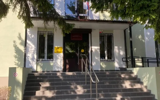 Местные власти через суд добиваются сноса гаража на территории многоквартирного дома